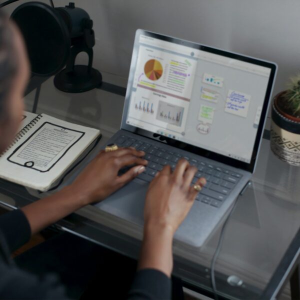 Como conseguir um trabalho remoto sem experiência [2025]